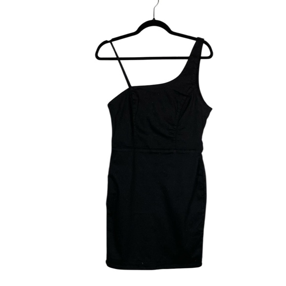 Topshop Dresses & Skirts - Topshop black asymmetric shoulder dress